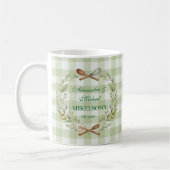 Personalized Green Gingham Newlywed Wedding コーヒーマグカップ (左)