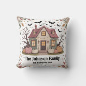 Personalized Halloween Haunted House Family Name クッション (正面)