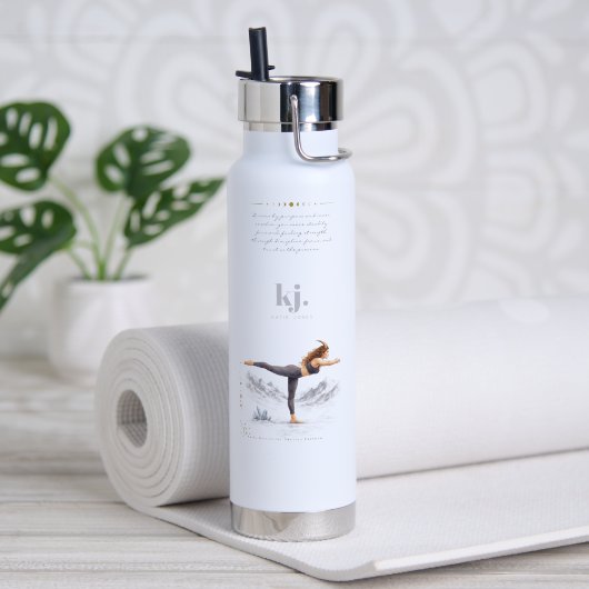 Personalized Illustrated Capricorn Zodiac Quote ウォーターボトル (ヨガ (回転後))