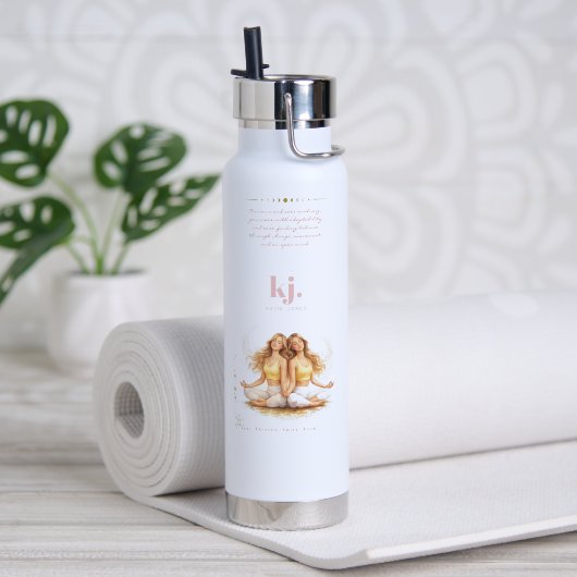 Personalized Illustrated Gemini Zodiac Quote ウォーターボトル (ヨガ (回転後))