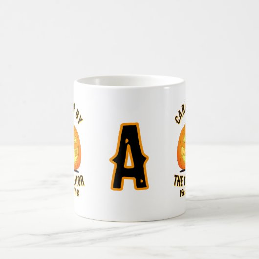 Personalized Initial Carved By the Creator コーヒーマグカップ (中央)