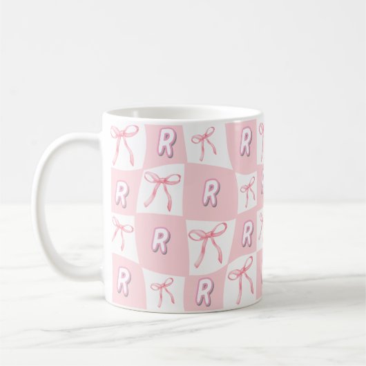Personalized Initial Pink Bow Checker  コーヒーマグカップ (左)