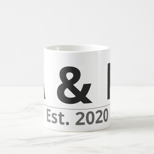 Personalized Initials Mug – Custom Letters & Year コーヒーマグカップ (中央)