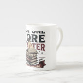 Personalized Just One More Chapter Est 1985 Bookwo ボーンチャイナマグカップ (正面右)
