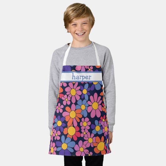 Personalized Kids Retro Flower Apron エプロン (着用した状態)
