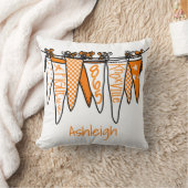 Personalized Knoxville Orange & White Pennant  クッション (ブランケット)