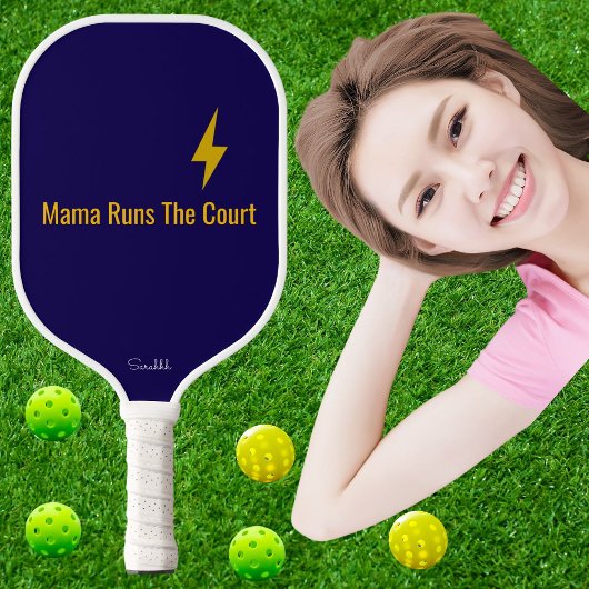 Personalized Mama Runs The Court Pickleball Mom ピックルボールラケット