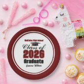 Personalized Maroon Class of 2026 Graduation Party ペーパープレート (パーティー)