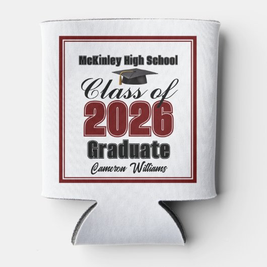 Personalized Maroon Class of 2026 Graduation Party 缶クーラー (正面)