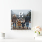 Personalized Minimalist Monogram Name Family Photo スクエア壁時計 (ホーム)