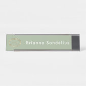 Personalized Minimalist Sage Green Business Logo デスクネームプレート (正面)