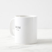 Personalized Minimalist Year Established Mom コーヒーマグカップ (正面左)