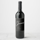 Personalized Modern Black Cheers Wedding ワインラベル (正面)