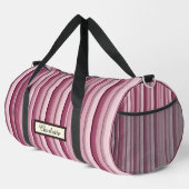 Personalized Modern Pink Mauve Striped Duffle Bag ダッフルバッグ (右コーナー)