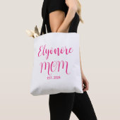 Personalized Mom Name Established Date Pink Script トートバッグ (クローズアップ)