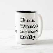 Personalized Mom Warrior Multitasking Daily Black  ツートーンマグカップ (正面右)