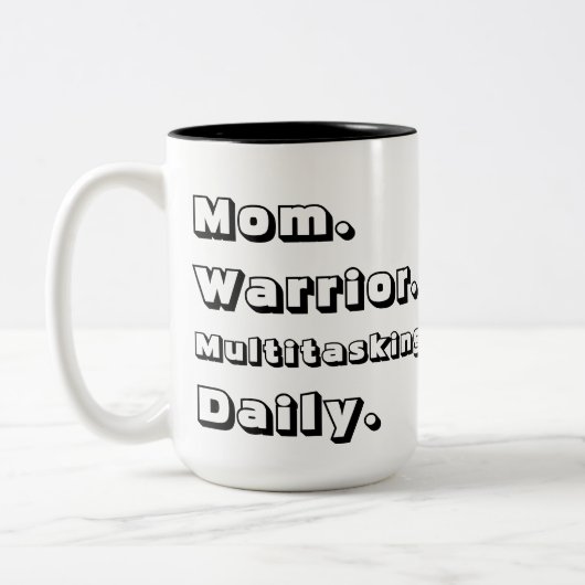 Personalized Mom Warrior Multitasking Daily Black  ツートーンマグカップ (左)