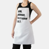 Personalized Mom Warrior Multitasking Daily Gifts エプロン (インサイチュ)