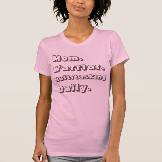 Personalized Mom Warrior Multitasking Daily Pink  Tシャツ (正面)