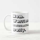 Personalized Mom Warrior Multitasking Daily White コーヒーマグカップ (左)