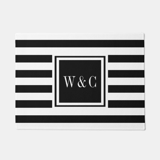 Personalized Monogram Black and White Stripe ドアマット (正面)