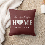 Personalized Name Greyish Red HOME クッション<br><div class="desc">This design features the family name, the word "HOME" with the heart shape, year establish on the front. On the back side it is the list of family members with year of birth (which is optional). This simple stylish pillow is a perfect additional to your family room decoration. It is...</div>