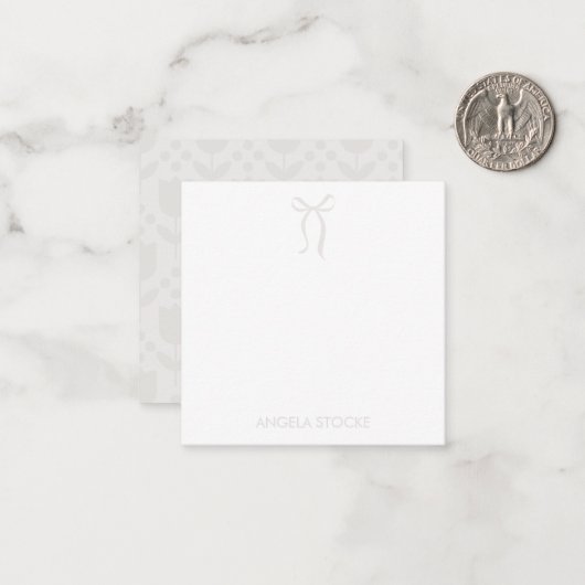 Personalized Name Neutral Bow ノートカード (正面/裏面インサイチュ)