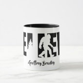 Personalized name Sasquatch Cryptid Believe  マグカップ (中央)