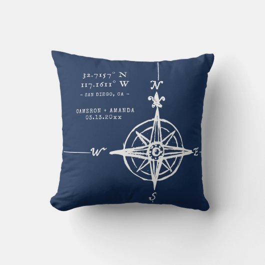 Personalized Nautical Coordinates & Compass Rose クッション (正面)