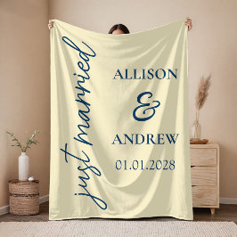 Personalized Newlywed Blanket Gift for Him or Her フリースブランケット
