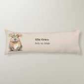 Personalized Nursery Pillow • Capybara Baby Decor ボディピロー (正面)