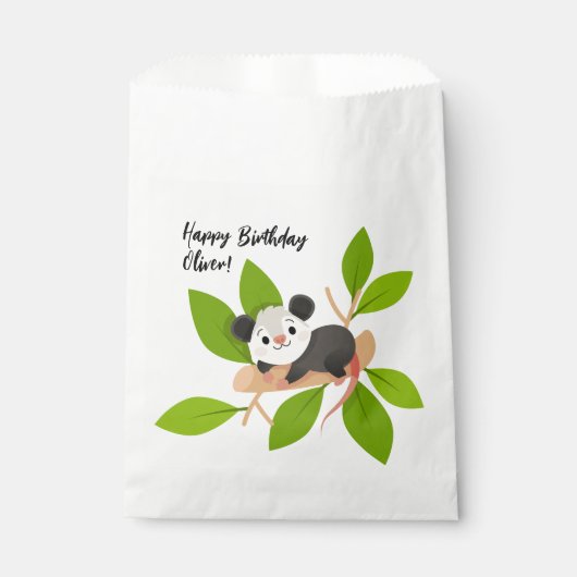 Personalized Opossum on Branch with Green Leaves フェイバーバッグ (正面)