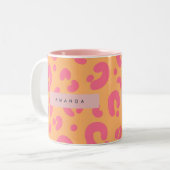 Personalized Orange Bold Pink Leopard Print ツートーンマグカップ (正面左)