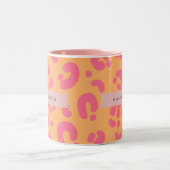 Personalized Orange Bold Pink Leopard Print ツートーンマグカップ (中央)