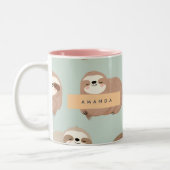 Personalized Pastel Adorable Sloth Pattern ツートーンマグカップ (左)