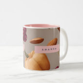 Personalized Pastel Autumn Harvest Nuts Pattern ツートーンマグカップ (正面右)