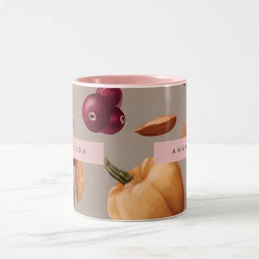 Personalized Pastel Autumn Harvest Nuts Pattern ツートーンマグカップ (中央)