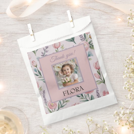 Personalized Pastel Floral Photo Kids Birthday フェイバーバッグ (クリップ留めされた状態)