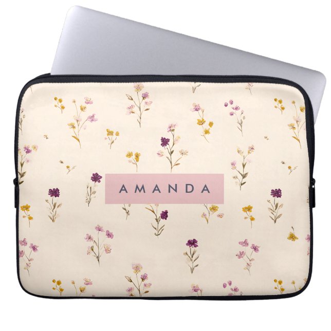 Personalized Pastel Meadow Blooms ラップトップスリーブ (正面)