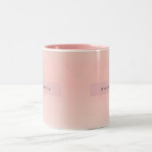 Personalized Pastel Warm Peach Blush Fade ツートーンマグカップ (中央)