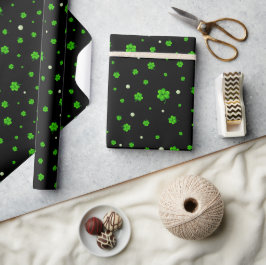 Personalized Pattern of green shamrocks with pearl ラッピングペーパー