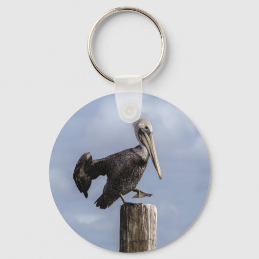 Personalized Pelican landing on post キーホルダー (正面)