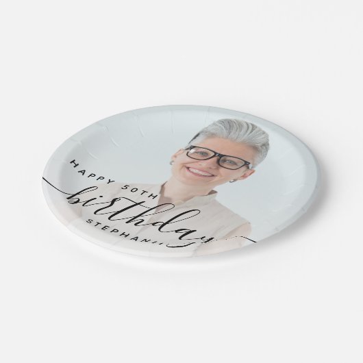 Personalized Photo Black Script 50th Birthday ペーパープレート (アングル)