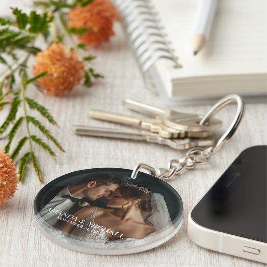 Personalized Photo Favor with Names & Wedding Date キーホルダー (正面右)