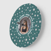 Personalized Photo with Pearls Circle on Teal ラージ壁時計 (傾斜)