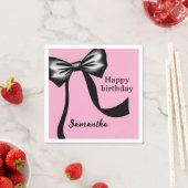 Personalized Pink Paper Napkins with Black Bow スタンダードカクテルナプキン (インサイチュ)
