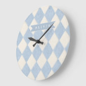 Personalized Preppy Soft Blue Fuzzy Argyle Name ラージ壁時計 (傾斜)
