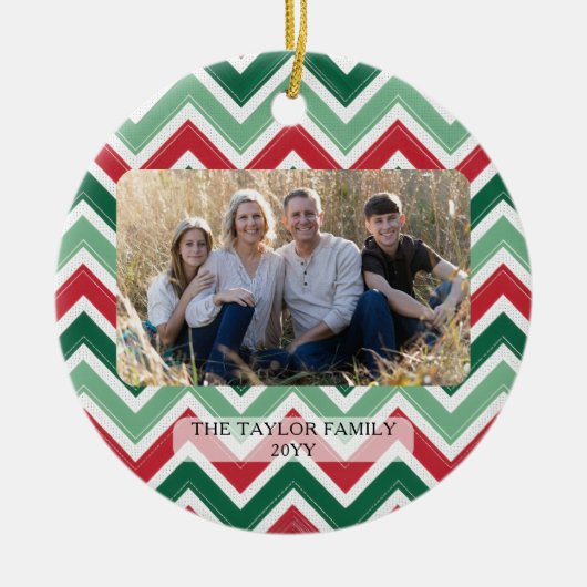 Personalized Red Green Chevron Christmas Photo セラミックオーナメント (正面)