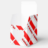 Personalized Red Name Polska Flag Tiled Heart フェイバーボックス (オープン)