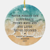 Personalized Retirement Modern Blue Ocean Beach セラミックオーナメント (裏面)